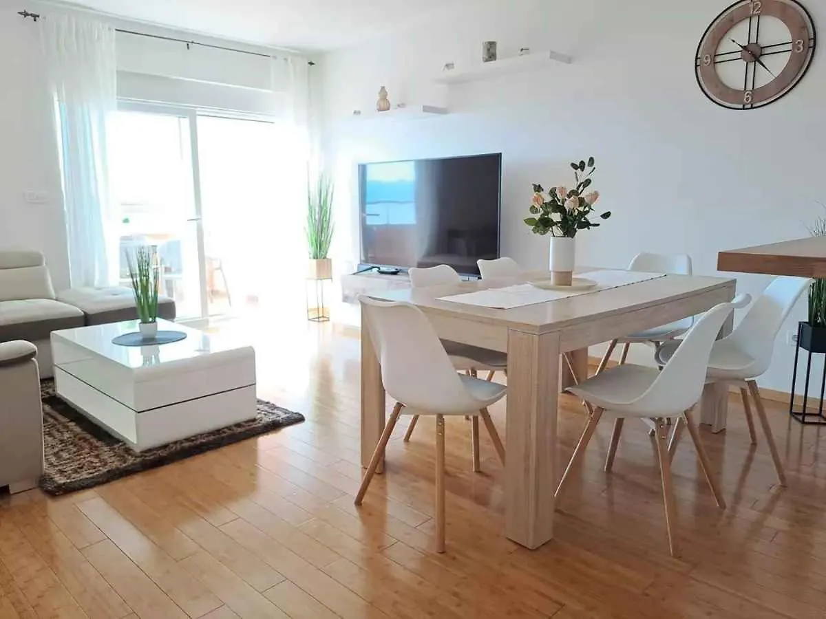 Apartment In Crikvenica 50553