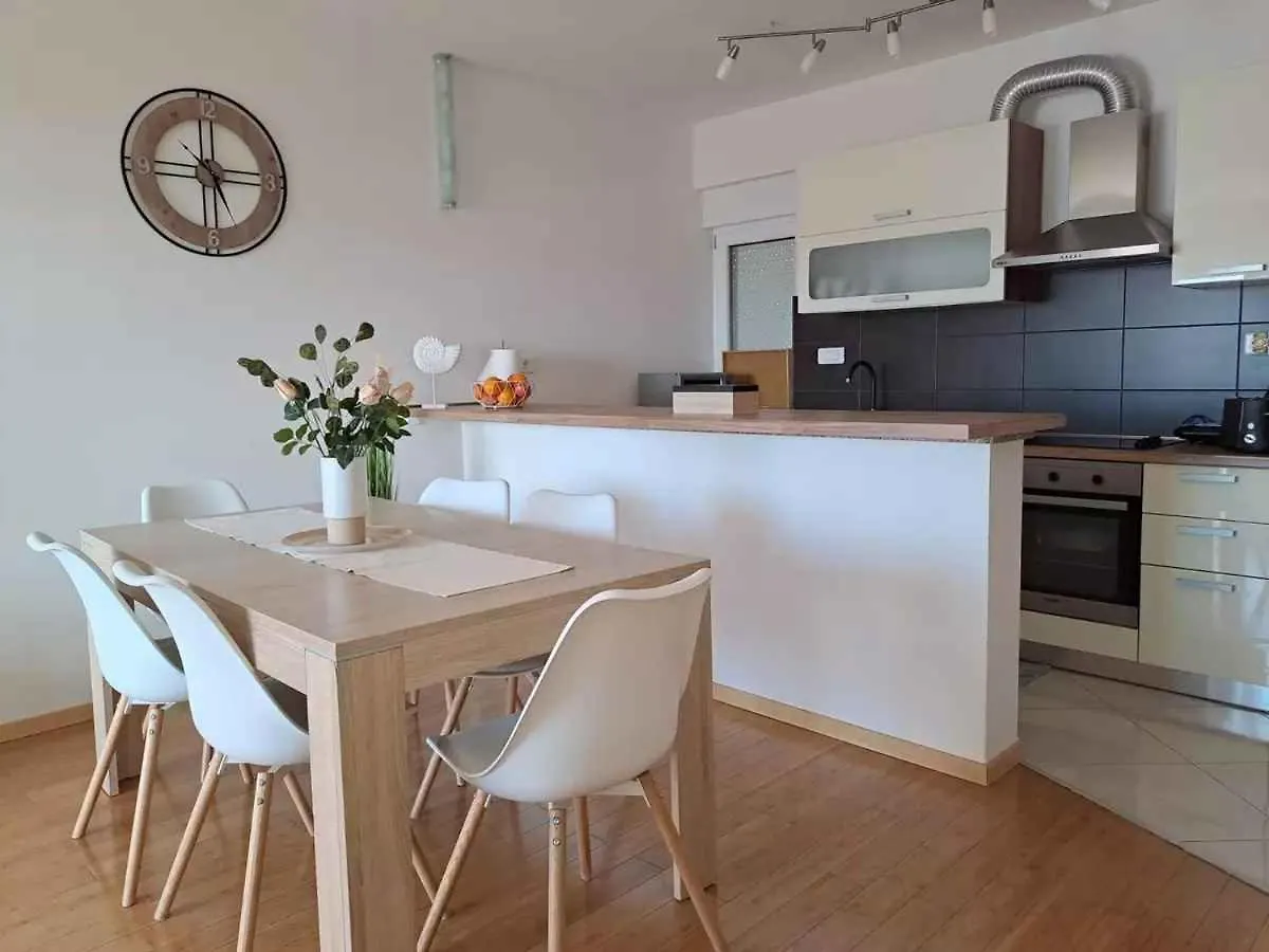 Apartment In Crikvenica 50553